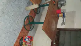 Meja Makan Industrial Kayu Mindi Kaki Besi Kondisi 90%