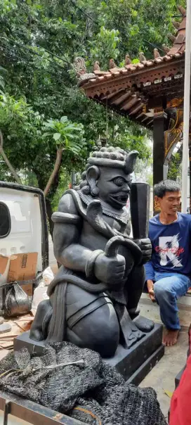 Patung batu alam gupala