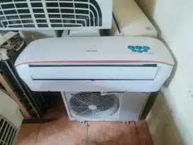 Jual AC second seperti baru merk polytron 1/2 pk