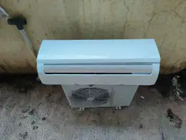 Jual AC second seperti baru merk Aqua 1/2 pk