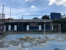 Perum SUKASEURI depan lapangan tennis