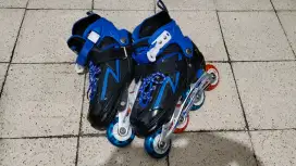 Dijual sepatu roda, in line skate biru