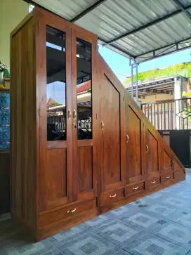 Lemari bawah tangga