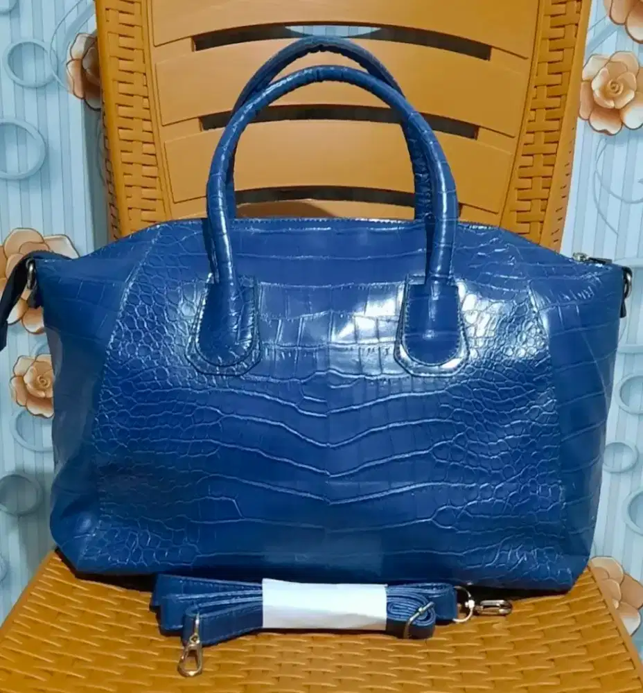 Tas wanita ala Givenchy