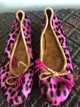 Dijual Sepatu Niluh Djelantik Motif Leopard Warna Pink ukuran 37