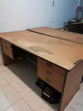 2 unit meja kantor