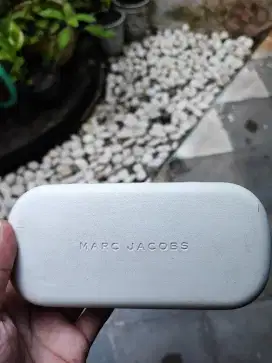 Kotak Wadah Kacamata Sunglasses Marc Jacobs