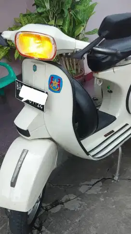 Jual motor vespa klasik , PS thn 1981 warna putih