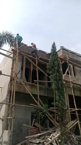 Mengerjakan pekerjaan borongan konstruksi. kontruksi rumah, ruko, vila
