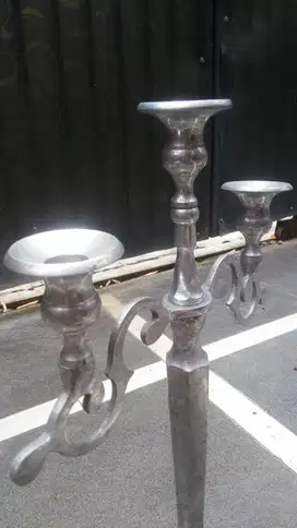 Wadah lilin cabang tiga logam silver