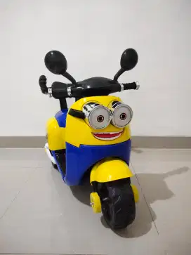 Motor aki minion mainan motor anak