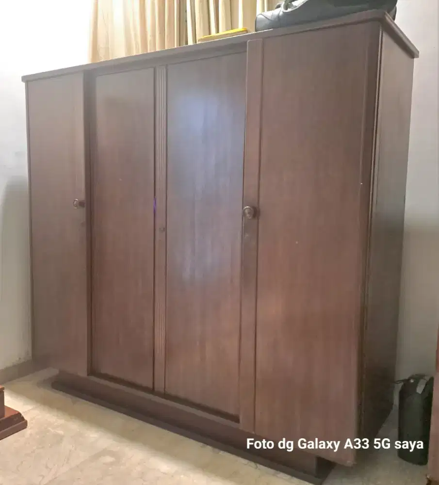 Lemari Jati Tua Antik