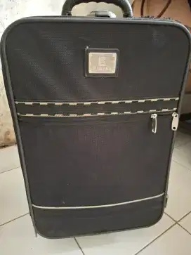 Koper kanvas hitam