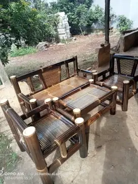 Jual kursi 1 set bale dan bangku senderan dr bambu hitam