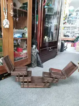 Laci kayu tiga susun