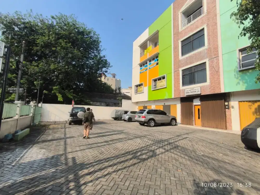 Ruko gandeng menteng tambak zona usaha SHM