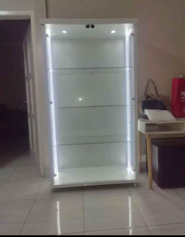 Lemari Hias pakai Lampu Led stripp