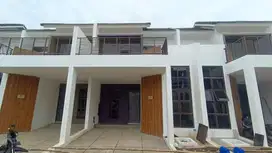 Di jual rumah di cluster crystal aryana binong karawaci Tangerang