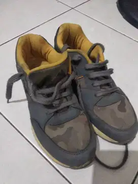 Sepatu LC Waikiki ORI 35