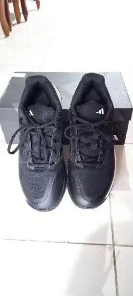 Sepatu Tennis Adidas