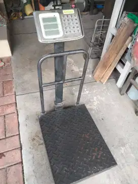 Timbangan merk NANKAI beban max 150 kg