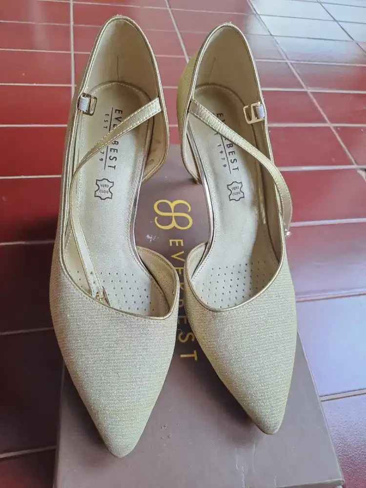 Everbest Gold Heels