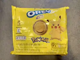 Uniqlo makanan Oreo pokemon , with card dragon ball