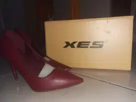 Boots Hitam & Heels Merah