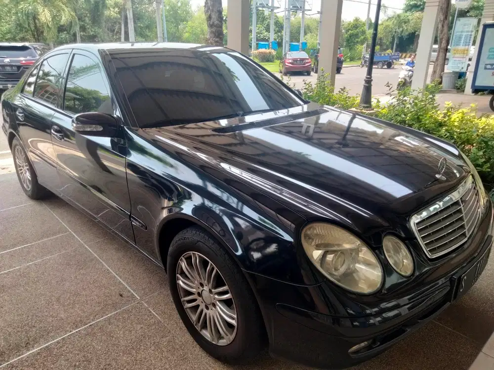 Mobil kolektor Mercedes-Benz E200 2004 Bensin