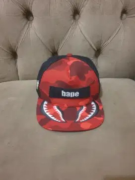 Like new .authentic topi A Bathing bape