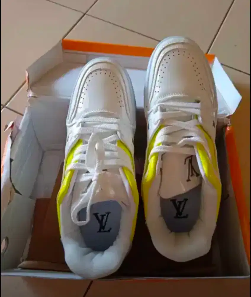 Sepatu L*V* size 41
