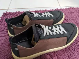 Sepatu casual exodos size 45