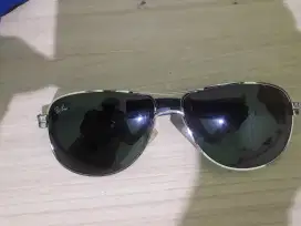 Kacamata merk Rayban