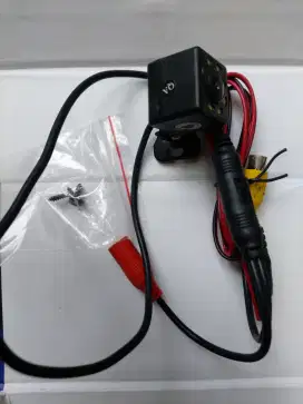 Kamera nundur universal dengan led putih