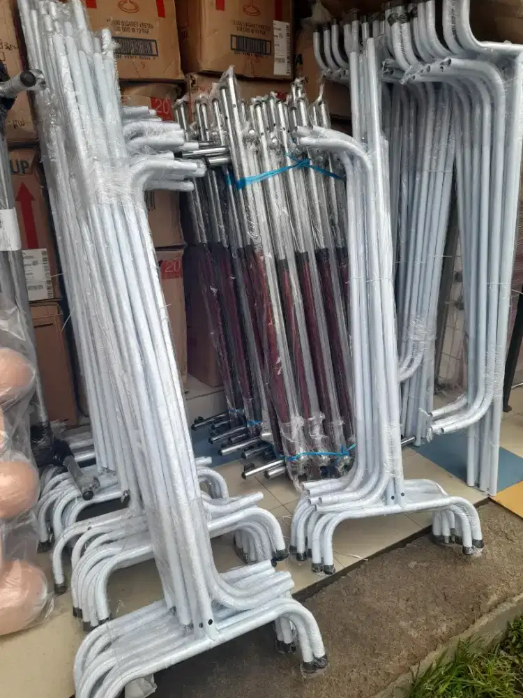 Gawangan Baju. Merah ati. Gawang butik Putih.