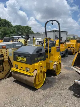 Dijual ! Bomag BW 100 ADM-2. Ex Japan