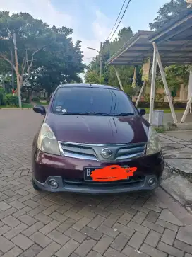 Nissan Grand Livina A/T 2012