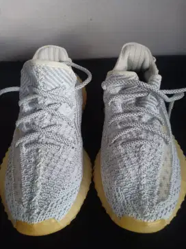 Sepatu adidas Yeezy boost 350