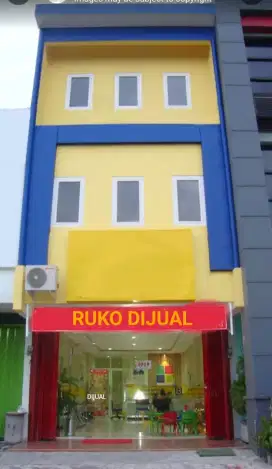 Ruko Rungkut Asri Utara. Terawat 3 lantai. Dibawah harga pasar.