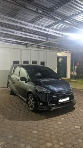Toyota Sienta Q 2017