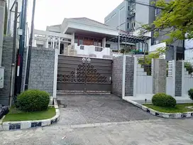 Dijual Rumah Jl. Cempaka, Surabaya  Mewah, Bagus, Bisa buat komersial