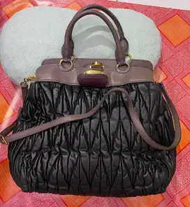 Tas miu miu hitam