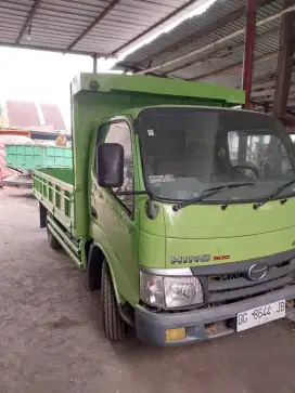 Hino dutro engkel long chasis thn 2012