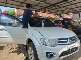 kaca film mobil hitam dan silver berbagai merk