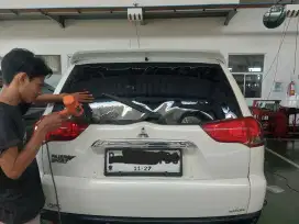kaca film mobil dan jendela rumah atau gedung