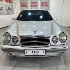 SIAP PAKAI! MERCEDEZ BENZ E230 MANUAL 1997 SILVER FUL ORI ISTIMEWA