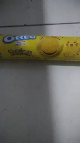 Uniqlo biskuit snack pokemon oreo