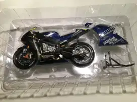 Diecast yamaha mainan motogp vr46 (rossi)