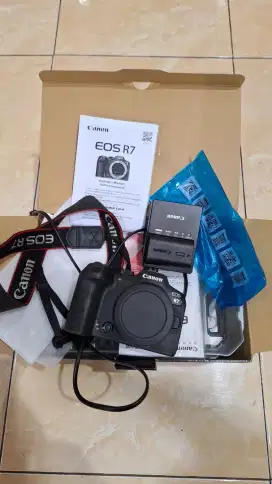 Canon EOS R7 Body Only like new