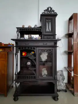 Lemari Eropa jati, tua, antik, asli